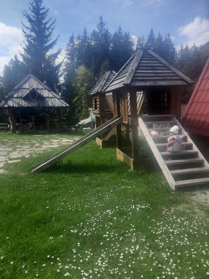 Hotel Novoe Shale Yablunytsya Ngoại thất bức ảnh